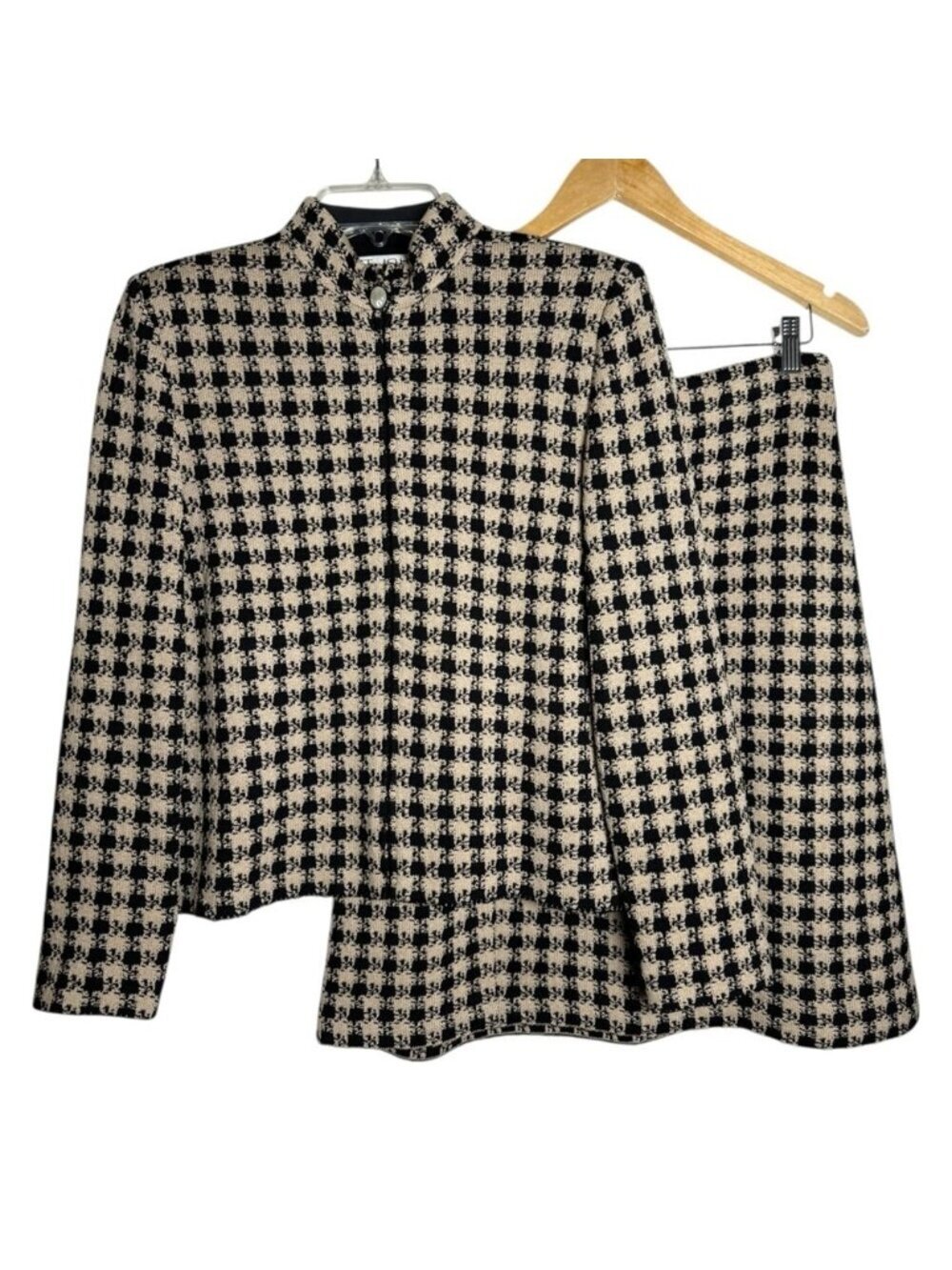 St. John Houndstooth Santana Knit Two Piece Skirt Suit Set - Jacket 4 Skirt 8 - Picture 2 of 11